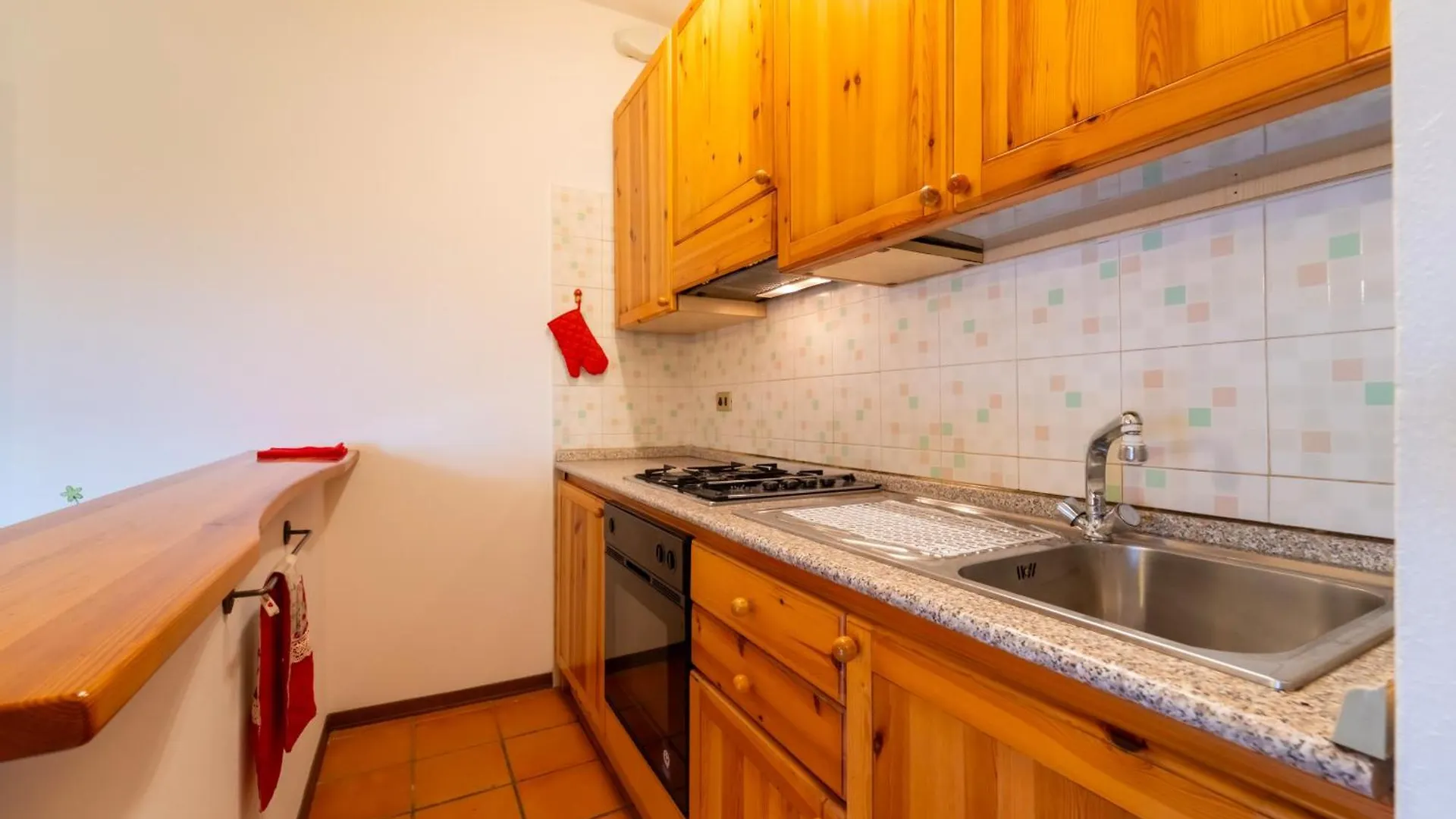 Crimson Apartment By Wonderful Italy Civenna