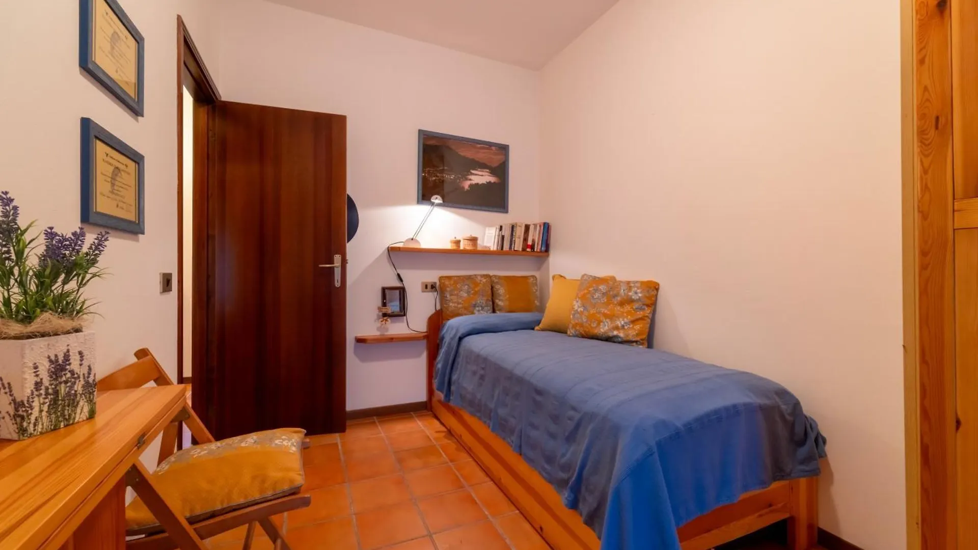 Crimson Apartment By Wonderful Italy Civenna